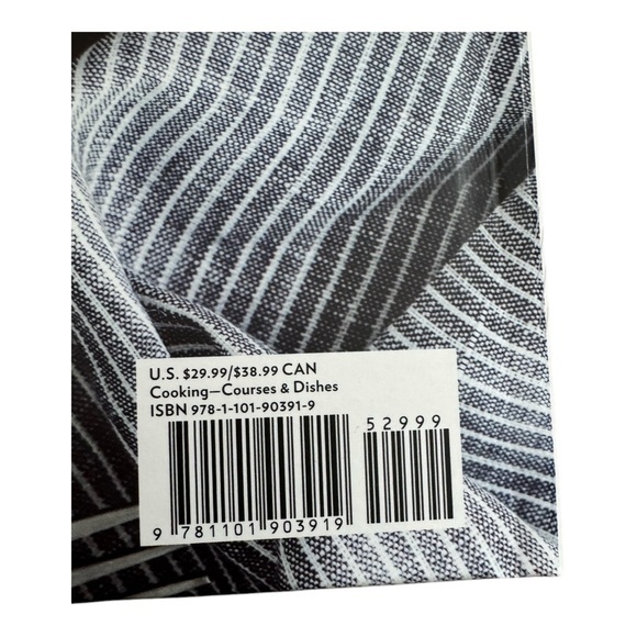 Cravings‎ by Chrissy Teigen – Hardcover Cookbook, Delicious Recipes - Picture 4 of 5